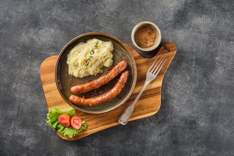 grilled-beef-bratwurst-with-mash-potato-green-pea-german-sausages-rinderbratwurst_147620-3673